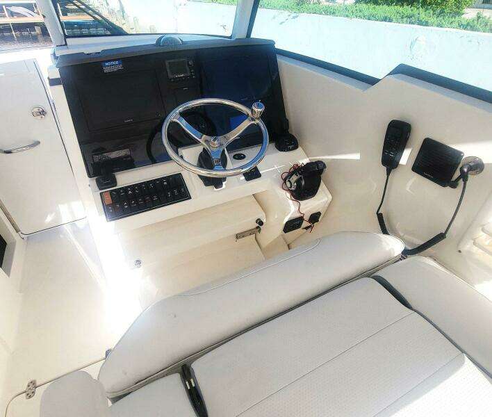 32ft Pursuit Yacht For Sale