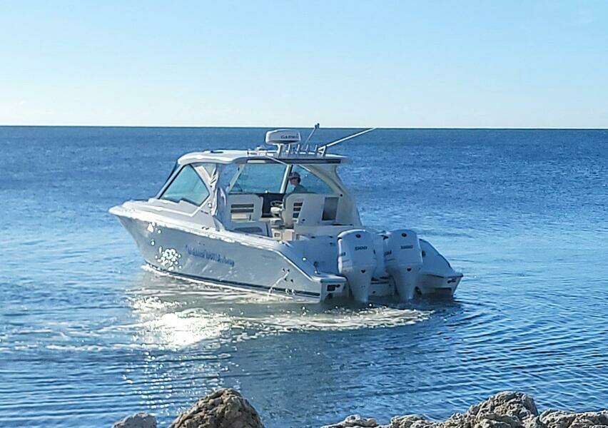 32ft Pursuit Yacht For Sale