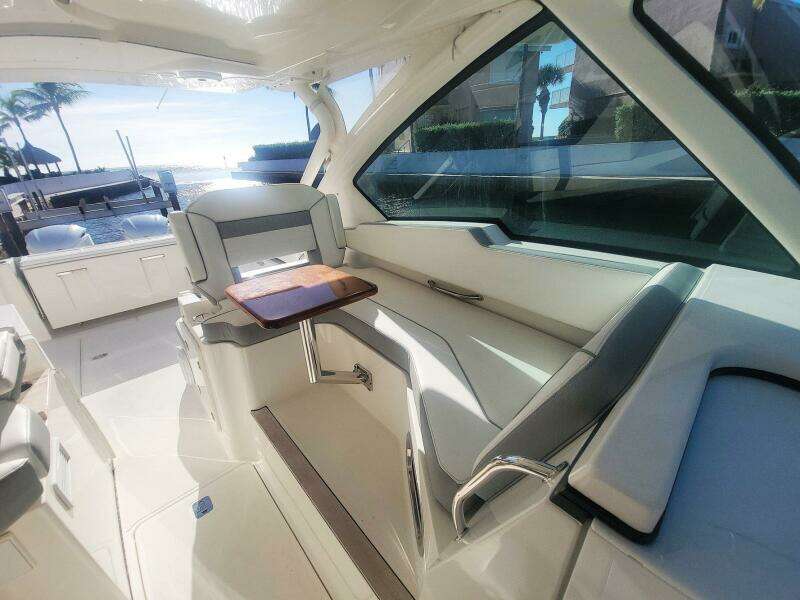 32ft Pursuit Yacht For Sale