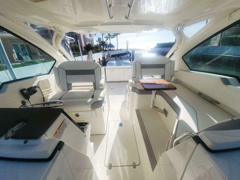 32ft Pursuit Yacht For Sale