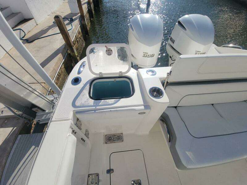32ft Pursuit Yacht For Sale