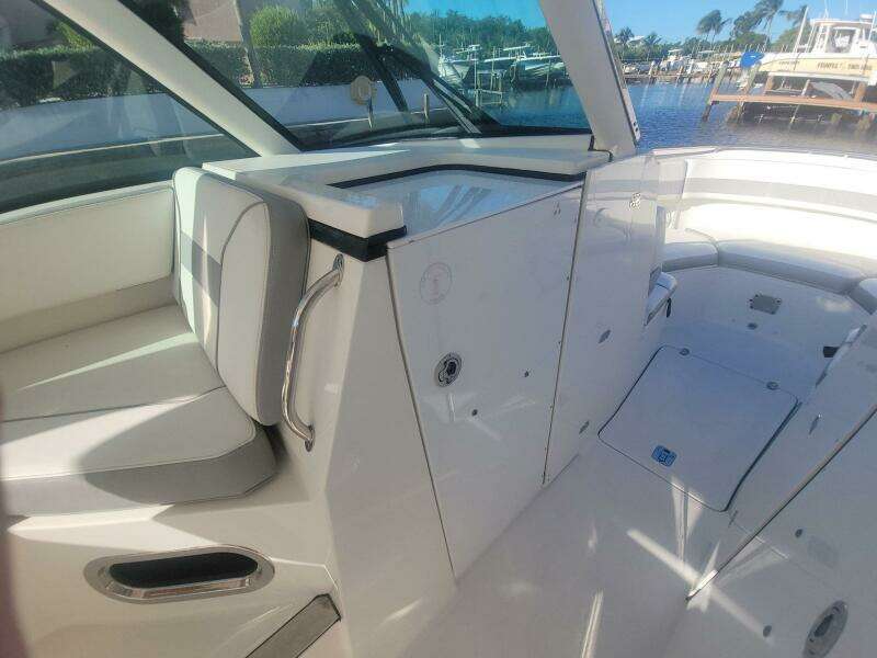32ft Pursuit Yacht For Sale