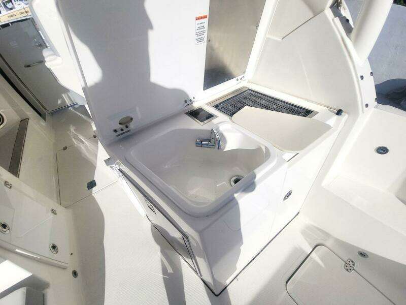32ft Pursuit Yacht For Sale