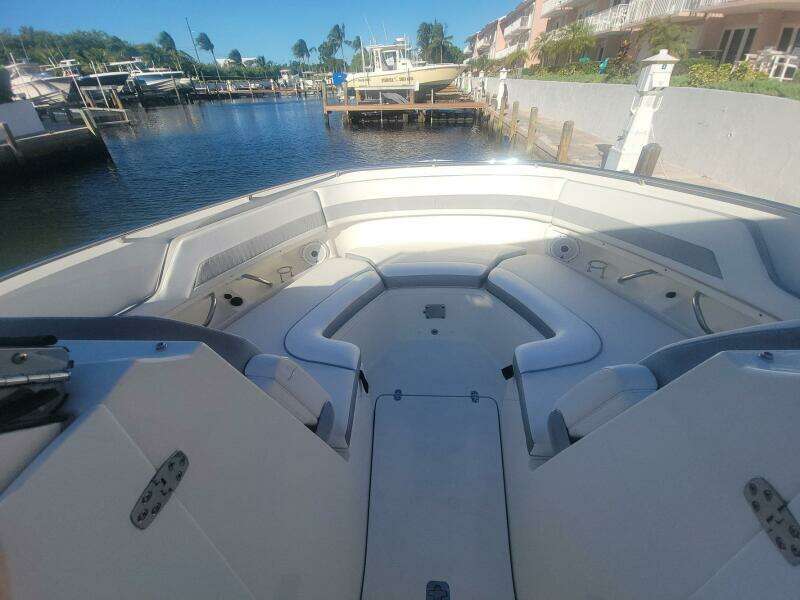 32ft Pursuit Yacht For Sale