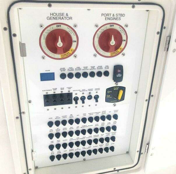 32ft Pursuit Yacht For Sale