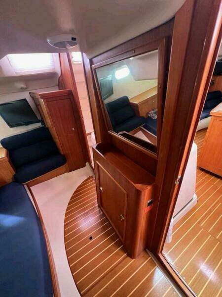 Seaquel 37ft Hunter Yacht For Sale