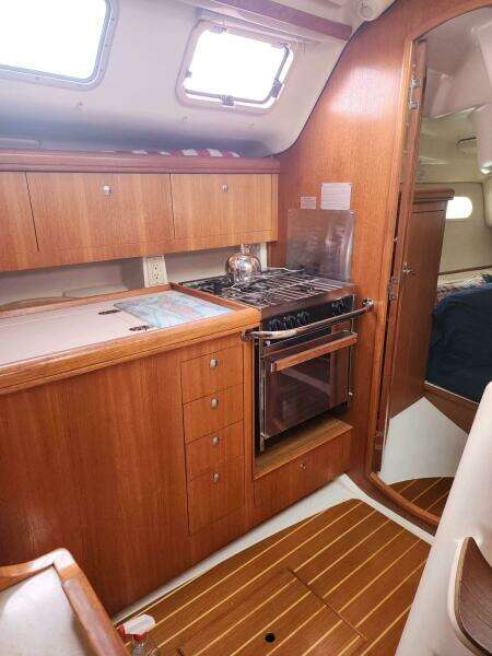 Seaquel 37ft Hunter Yacht For Sale