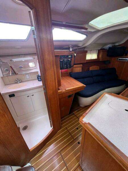 Seaquel 37ft Hunter Yacht For Sale