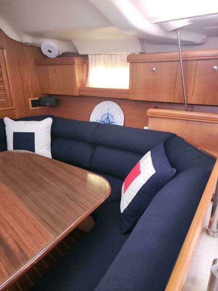 Seaquel 37ft Hunter Yacht For Sale