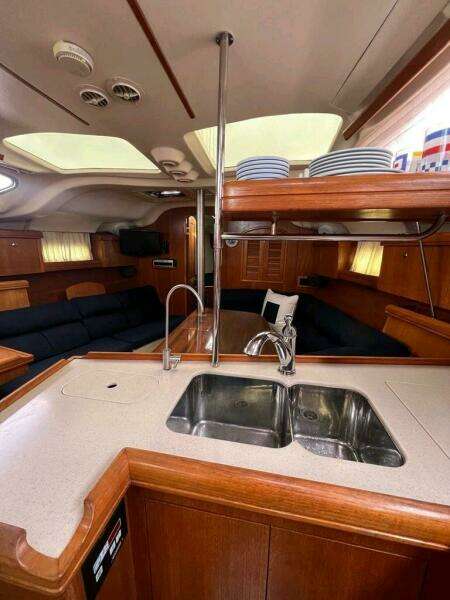 Seaquel 37ft Hunter Yacht For Sale