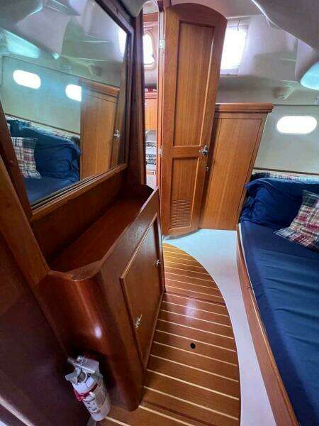 Seaquel 37ft Hunter Yacht For Sale