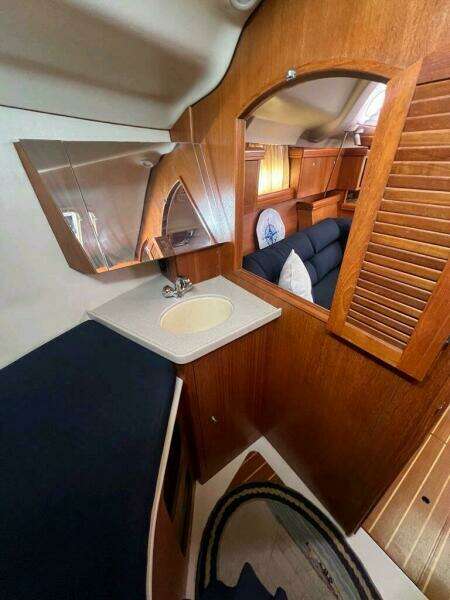 Seaquel 37ft Hunter Yacht For Sale