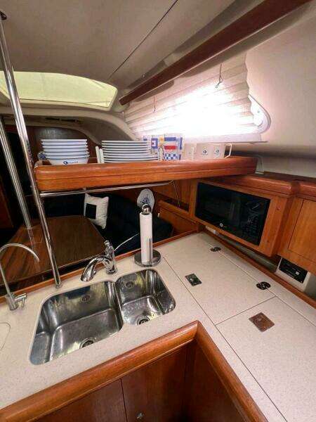 Seaquel 37ft Hunter Yacht For Sale