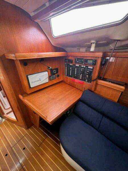 Seaquel 37ft Hunter Yacht For Sale