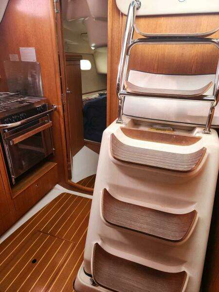 Seaquel 37ft Hunter Yacht For Sale