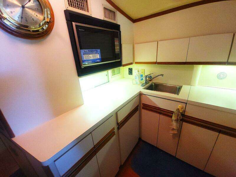 Trophy Hunter 50ft Bertram Yacht For Sale
