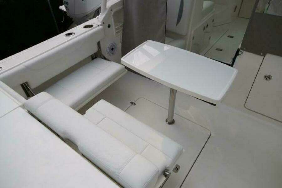 27ft Pursuit Yacht For Sale
