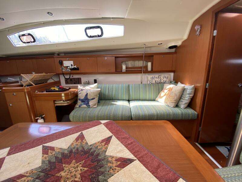 J Ouvert 43ft Beneteau Yacht For Sale
