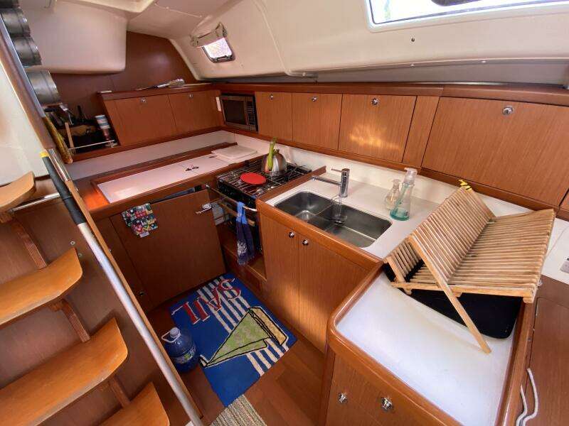 J Ouvert 43ft Beneteau Yacht For Sale