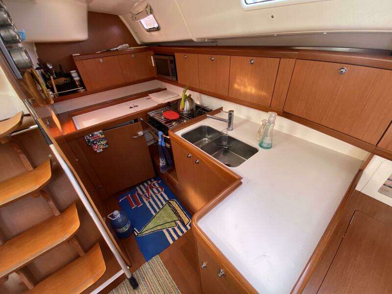 J Ouvert 43ft Beneteau Yacht For Sale
