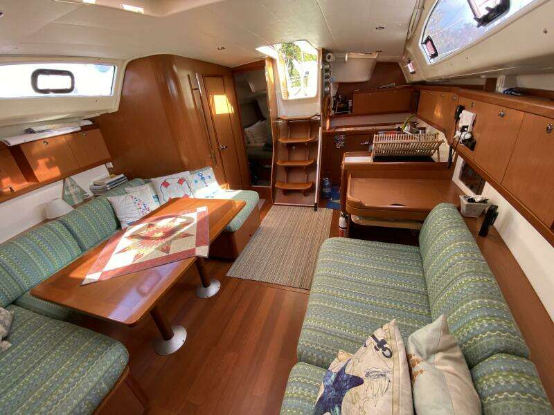 J Ouvert 43ft Beneteau Yacht For Sale