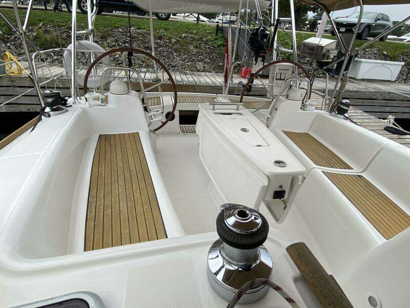 J Ouvert 43ft Beneteau Yacht For Sale
