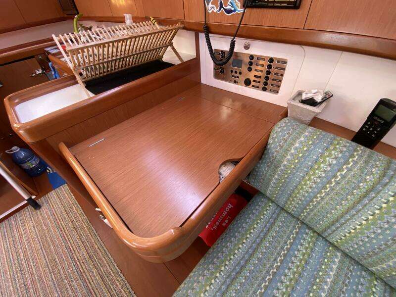 J Ouvert 43ft Beneteau Yacht For Sale