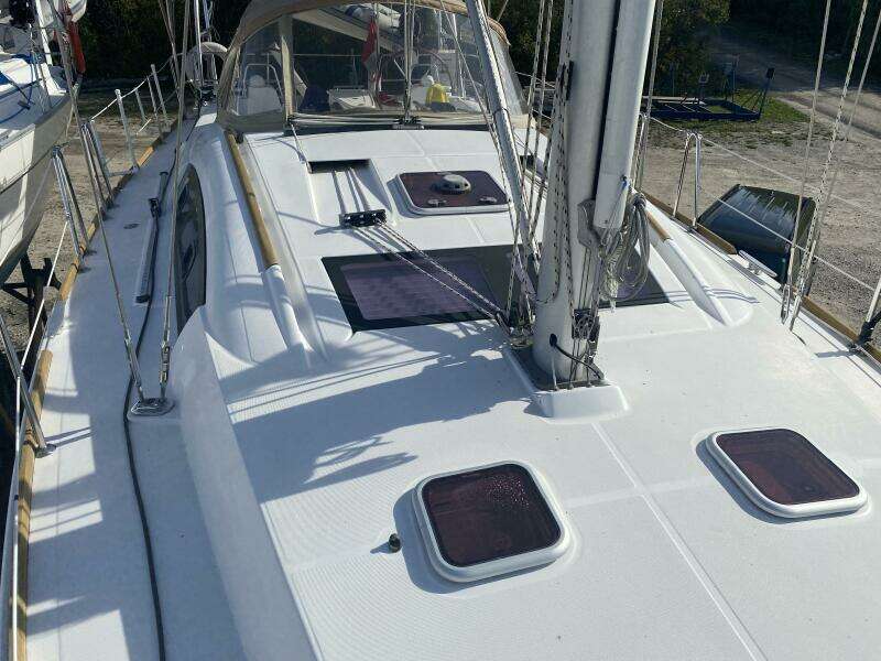 J Ouvert 43ft Beneteau Yacht For Sale