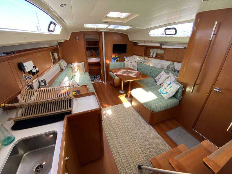 J Ouvert 43ft Beneteau Yacht For Sale