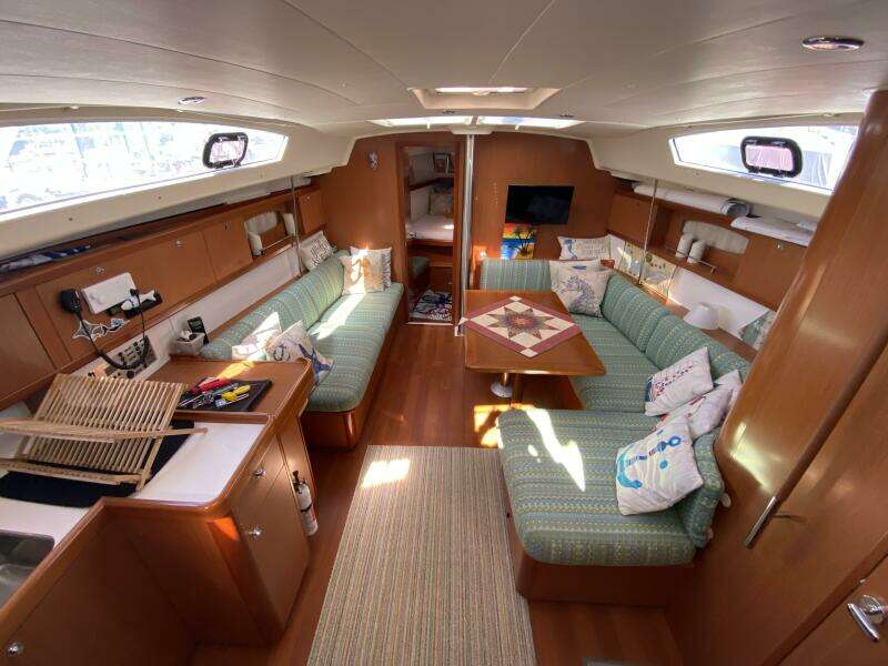 J Ouvert 43ft Beneteau Yacht For Sale