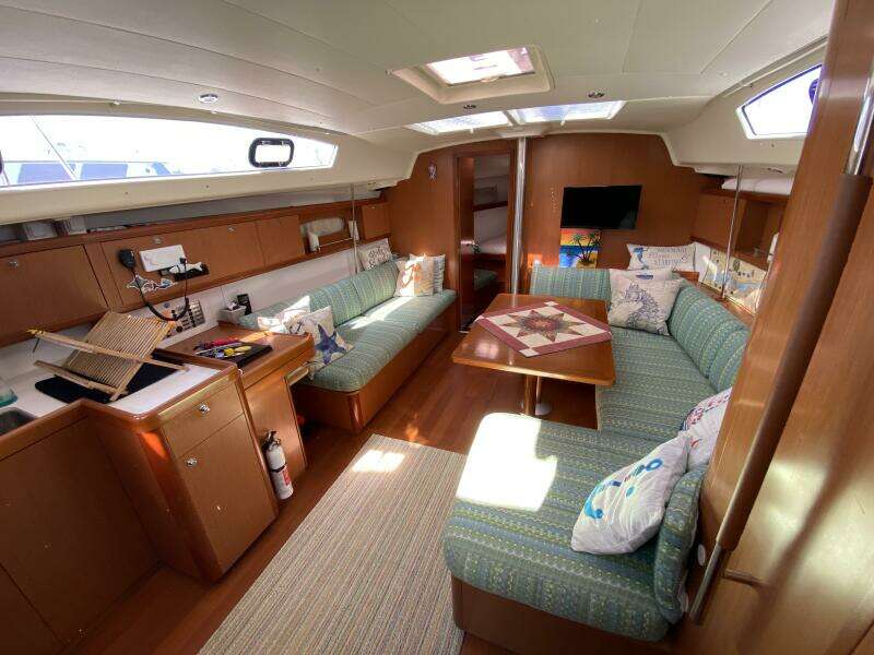 J Ouvert 43ft Beneteau Yacht For Sale