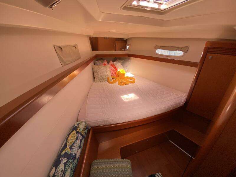 J Ouvert 43ft Beneteau Yacht For Sale