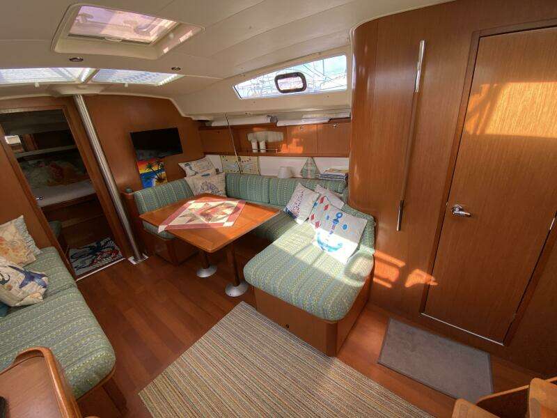 J Ouvert 43ft Beneteau Yacht For Sale