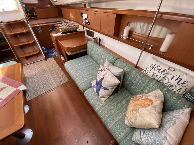 J Ouvert 43ft Beneteau Yacht For Sale