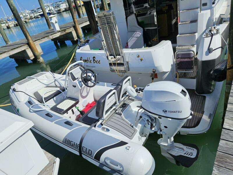 Rumble Bee 43ft Azimut Yacht For Sale