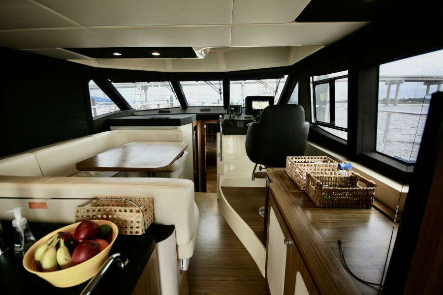 Rumble Bee 43ft Azimut Yacht For Sale