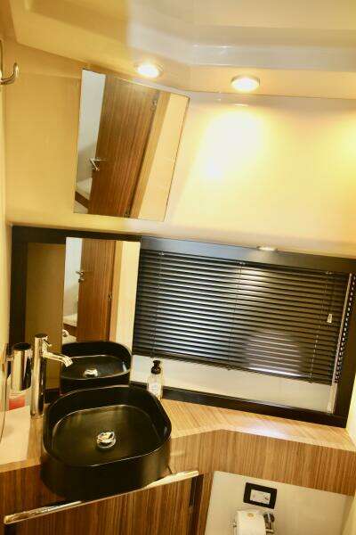 Rumble Bee 43ft Azimut Yacht For Sale