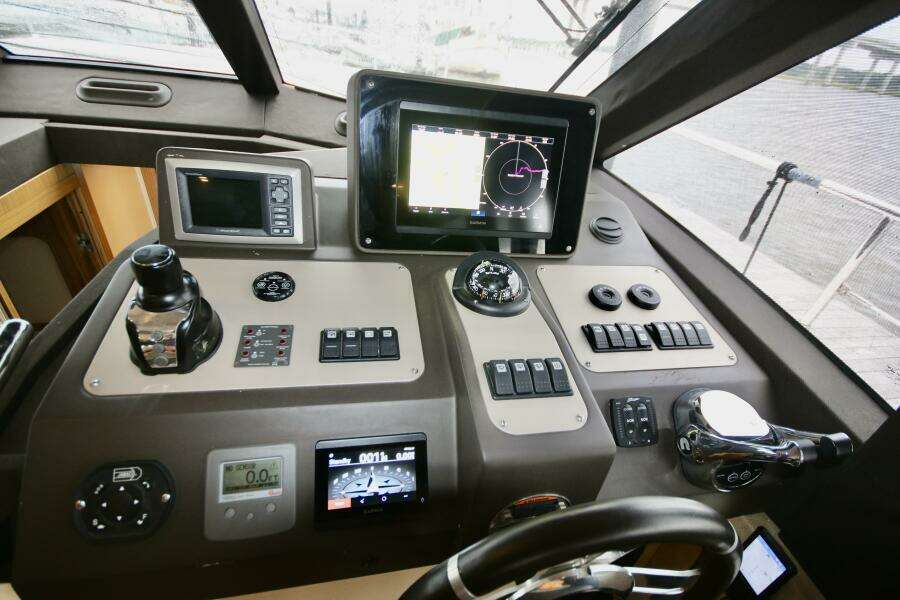 Rumble Bee 43ft Azimut Yacht For Sale