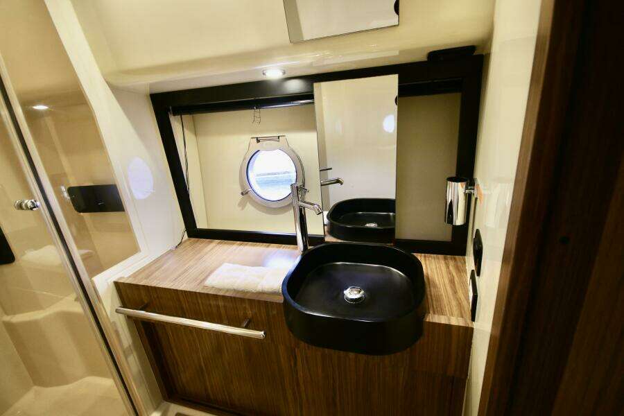 Rumble Bee 43ft Azimut Yacht For Sale