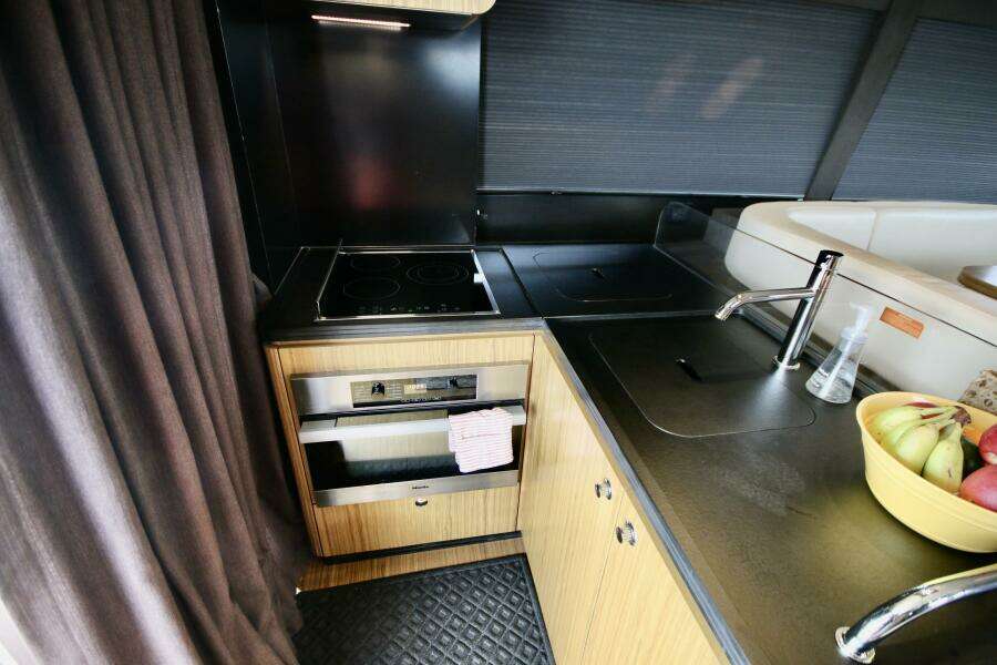 Rumble Bee 43ft Azimut Yacht For Sale