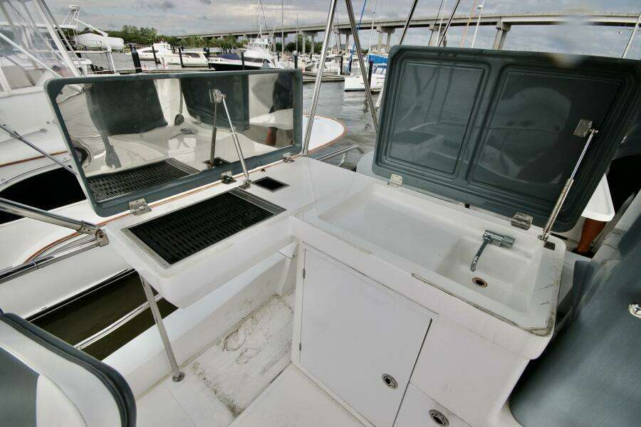 Rumble Bee 43ft Azimut Yacht For Sale