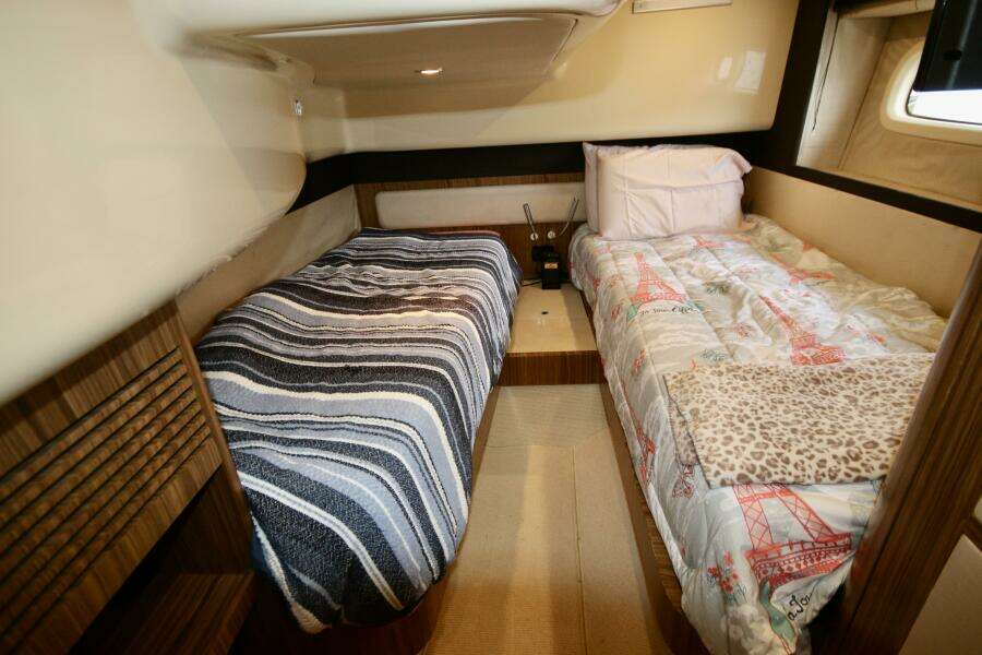 Rumble Bee 43ft Azimut Yacht For Sale