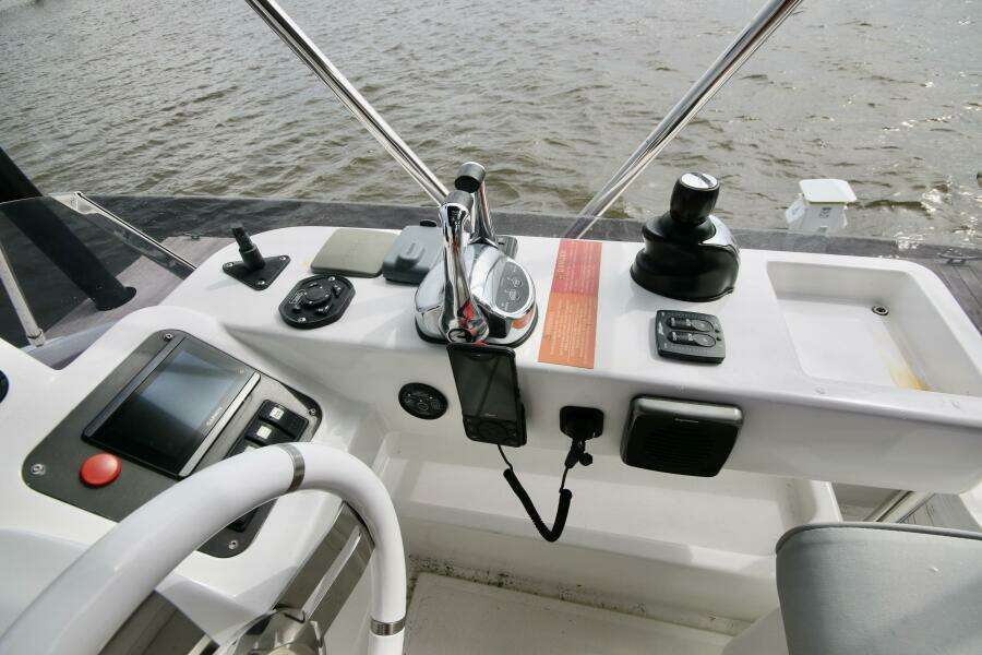 Rumble Bee 43ft Azimut Yacht For Sale