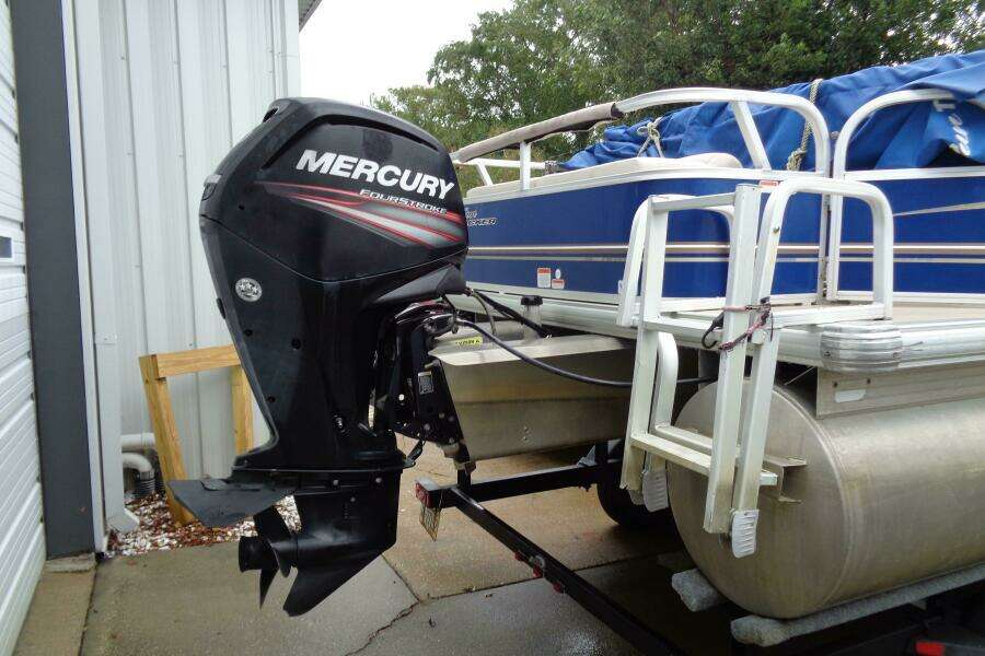 22ft Tracker Yacht For Sale
