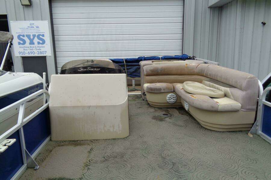 22ft Tracker Yacht For Sale