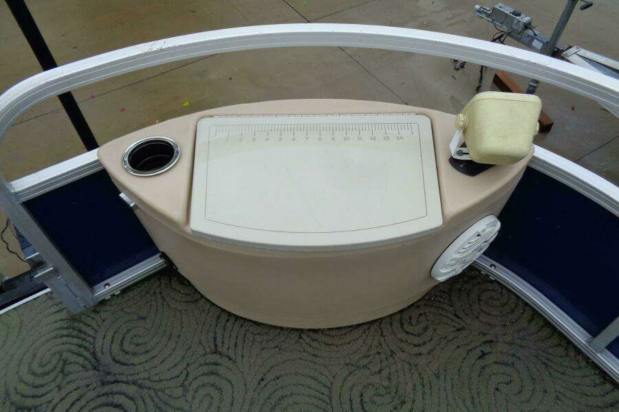22ft Tracker Yacht For Sale