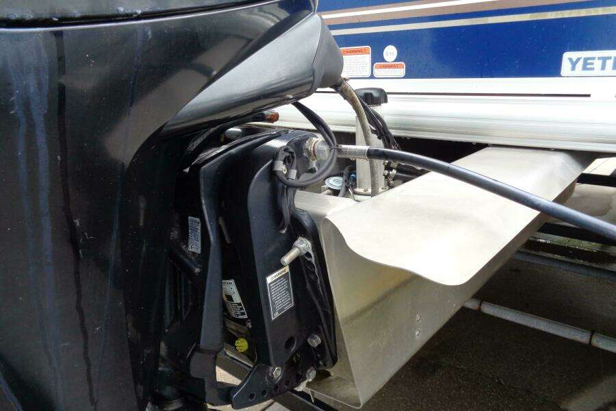 22ft Tracker Yacht For Sale