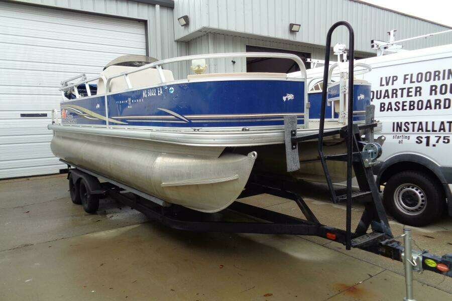 22ft Tracker Yacht For Sale