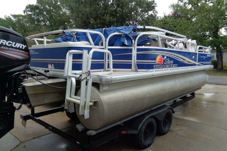 22ft Tracker Yacht For Sale