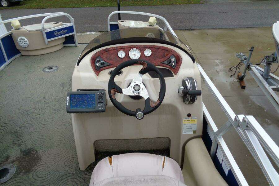 22ft Tracker Yacht For Sale